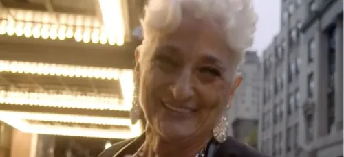 La grand-mère de 83 ans accro à Tinder veut trouver l’amour