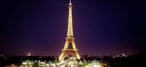 Pour la Saint-Valentin, projetez votre déclaration sur la Tour Eiffel
