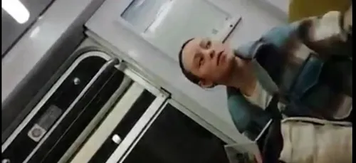 Une jeune fille stoppe deux voleurs dans le RER, la vidéo devient...