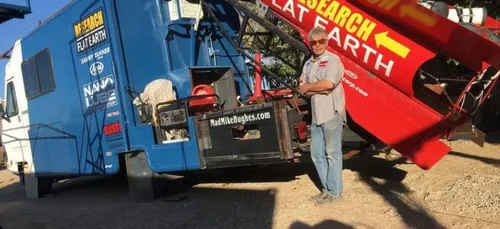 Il s’écrase à bord de sa fusée artisanale en voulant prouver que la...