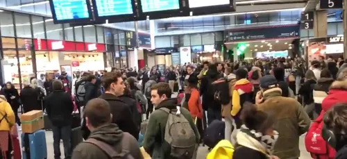 Les Franciliens fuient le confinement : les gares saturées dans Paris
