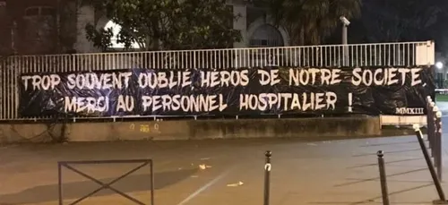 Coronavirus : Les ultras du PSG rendent hommage au personnel soignant