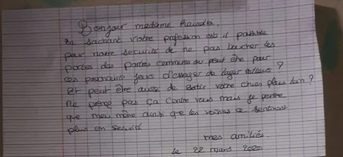 Coronavirus : par peur, les voisins d’une aide-soignante lui...