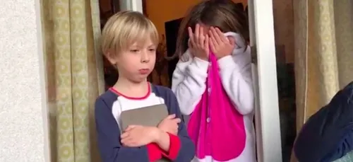 Des parents font une blague horrible mais drôle à leurs enfants...
