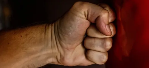 Un numéro ouvert à destination des auteurs de violences conjugales