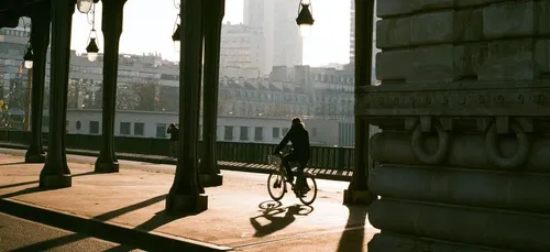 Paris : des pistes cyclables provisoires pour éviter RER et métros ?