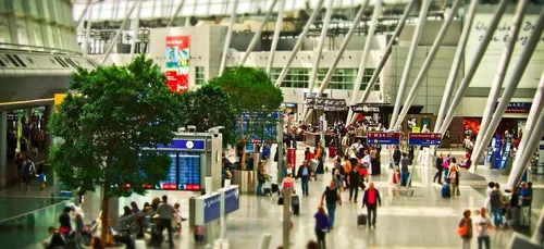 Un américain se déguise en agent d’entretien pour retrouver sa...