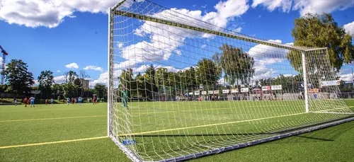 Un match de foot illégal réunit 300 personnes à Grigny (vidéo)