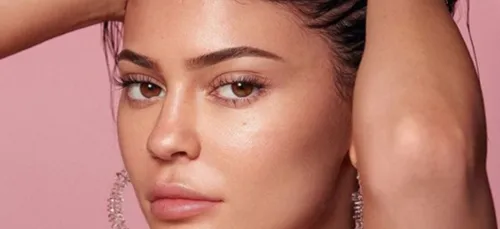 Forbes retire son titre de « milliardaire » à Kylie Jenner !