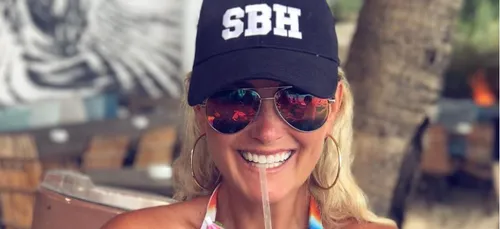 Le premier baiser rendu public de Laeticia Hallyday et son...