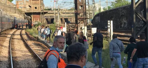 Bloqués 4 heures dans un Transilien en panne, des usagers dénoncent...