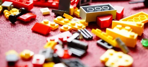 Un Lego coincé dans le nez d'un enfant tombe deux ans plus tard...