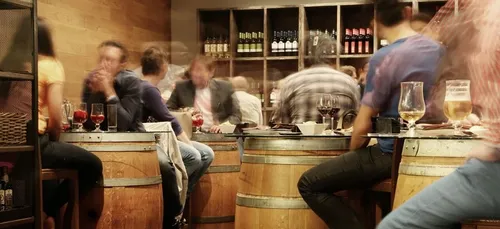 Vers une collecte des identités des clients dans les bars et...