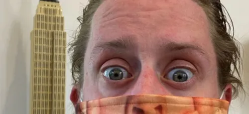 Le masque de l’acteur Macaulay Culkin fait sensation ! (Photo)