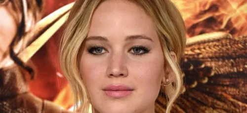 Joe Biden président : Jennifer Lawrence en pyjama dans la rue pour...