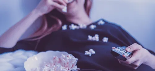 Job de rêve : 500 euros pour rester allongé sur votre canapé (vidéo)