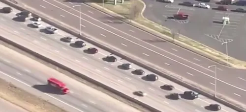 Une file d'attente de 14 heures dans les embouteillages pour…manger...