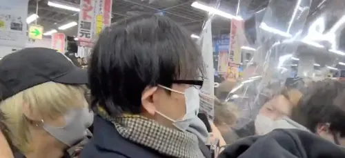 Une vente surprise de PS5 crée une émeute dans un magasin au Japon...