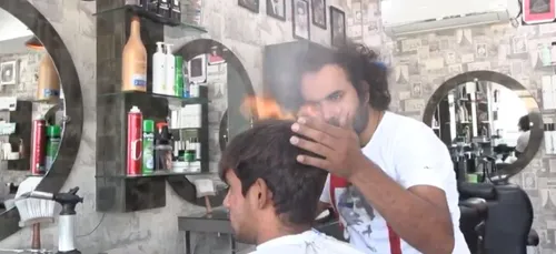 Chalumeau ou hachoir ? Ce coiffeur dévoile sa technique pour couper...