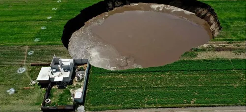 Mexique : un énorme gouffre est apparu inopinément et continue de...