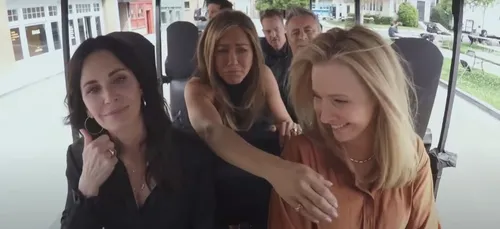 Friends : les acteurs chantent le générique dans le Carpool Karaoke...
