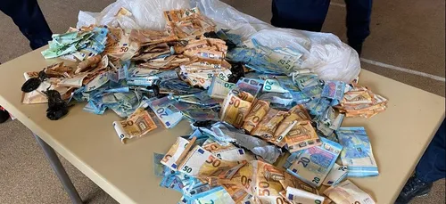 Une femme déverse 47 000 euros dans une fontaine pour s’y baigner...