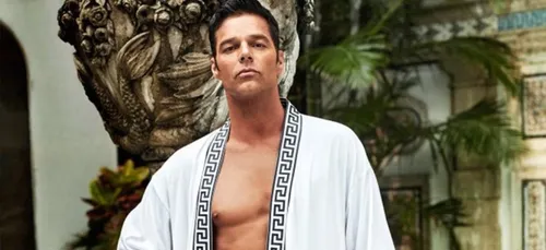 Ricky Martin tout nu au lit devant 20 personnes !