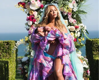 Beyoncé : quand les internautes parodient sa photo avec ses jumeaux !