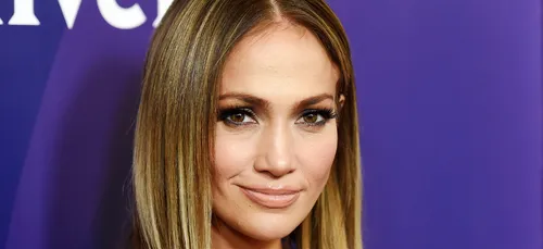 Une bodybuildeuse est le sosie de Jennifer Lopez ! (Photos)