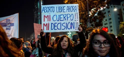 Le Chili dépénalise partiellement l’avortement