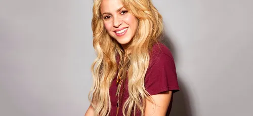 Shakira est sublime en couverture du magazine Harper's Bazaar au...