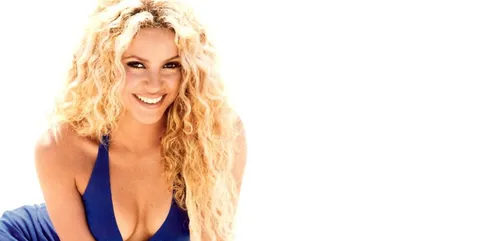 Shakira s'exhibe en string dans sa piscine !