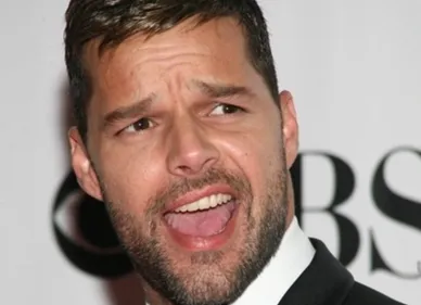 Ricky Martin est très en colère contre la compagnie American Airlines.