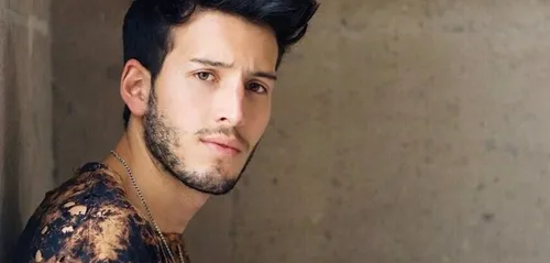 Sebastian Yatra est un voleur de bisous !