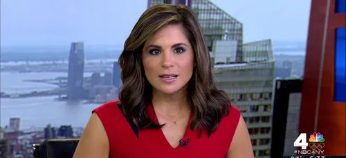 Une présentatrice télé perd les eaux en plein direct !