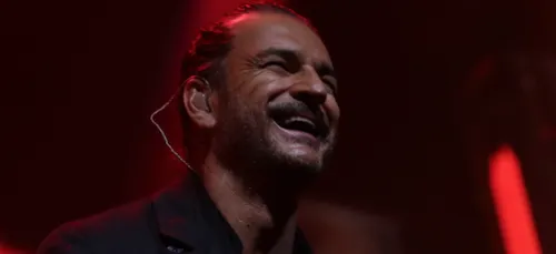 Ricardo Arjona surprend avec son nouveau single « Porque puedo »