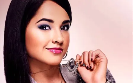 Becky G accusée de « machisme » par un de ses fans