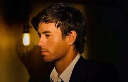 Enrique Iglesias fait des infidélités à Anna Kournikova (Vidéo)