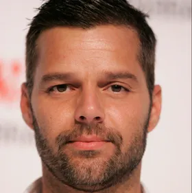 Ricky Martin apparaît nu et allume le web !