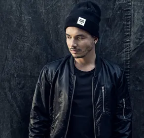 J Balvin: sa nouvelle coupe de cheveux fait réagir les fans ! (Photo)