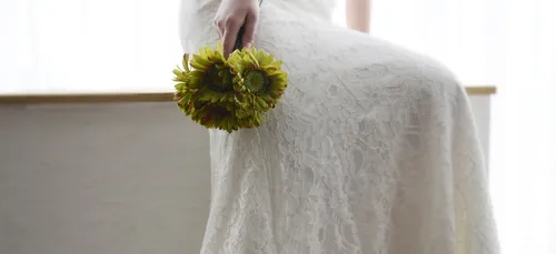 La robe de mariée ultra-sexy qui choque la toile (Photos)