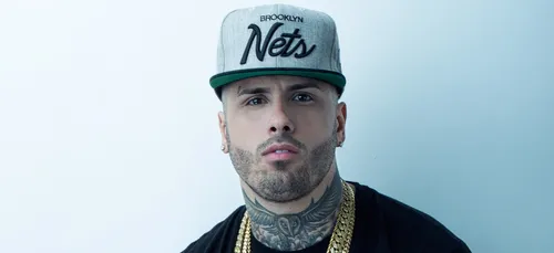 Nicky Jam efface tous ses tatouages ! (Vidéo)