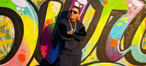 Daddy Yankee : une mamie sexy fait le buzz en dansant sur « Dura »...