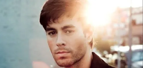 Enrique Iglesias fait une déclaration d’amour à ses jumeaux en...