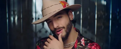 Maluma : sa version acoustique de « El Prestamo » sur une plage de...