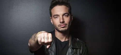 J Balvin surpris en train d’embrasser une mystérieuse brune (Vidéo)