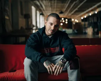 Le nouveau look capillaire de J Balvin (Vidéo)