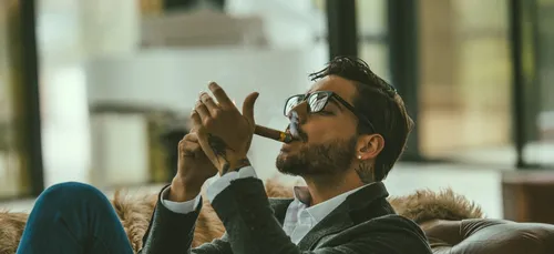 Maluma dévoile un mini-film pour annoncer son album " F.A.M.E "...