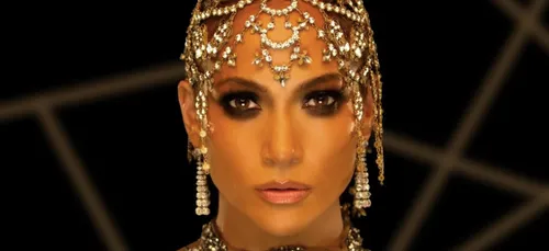 Jennifer Lopez reprend une chanson de son ex Drake sur scène (Vidéo)