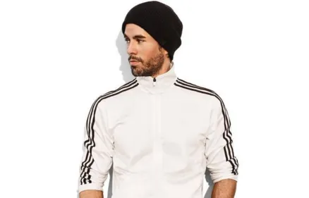 Enrique Iglesias partage une adorable photo avec l’un de ses jumeaux